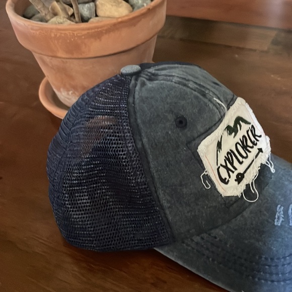 Explorer 🧭 Hat - Picture 3 of 4